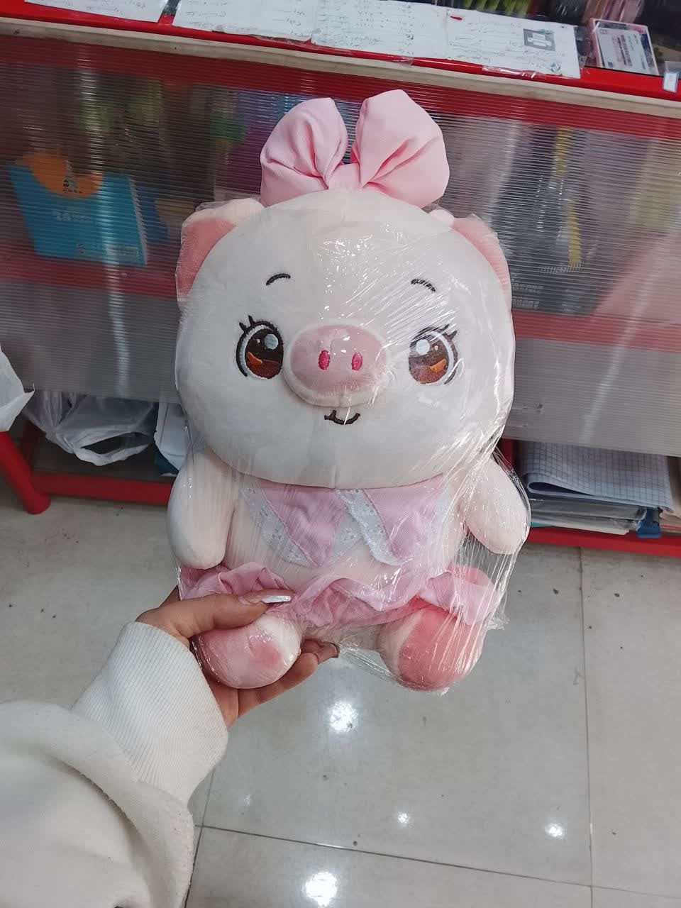 عروسک پنبه ای خوک پاپیون دار